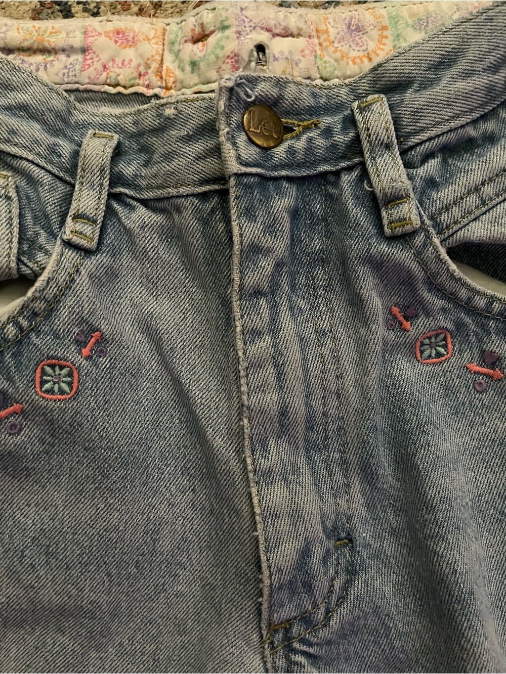 VINTAGE Lee Light Wash Blue High-Rise Ankle Jeans with Subtle Embroidery - Picture 4 of 11